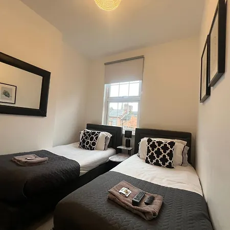 Charming 2-Bedroom Home In Лимингтон Экстерьер фото