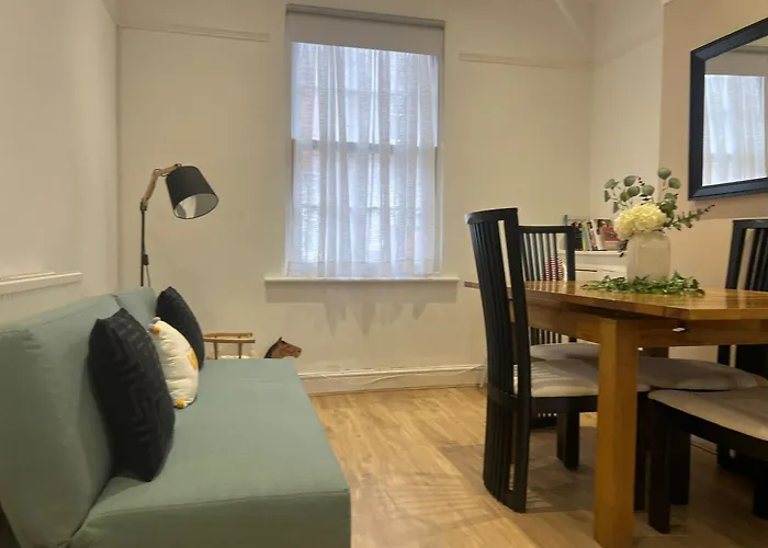 Charming 2-Bedroom Home In Leamington Spa