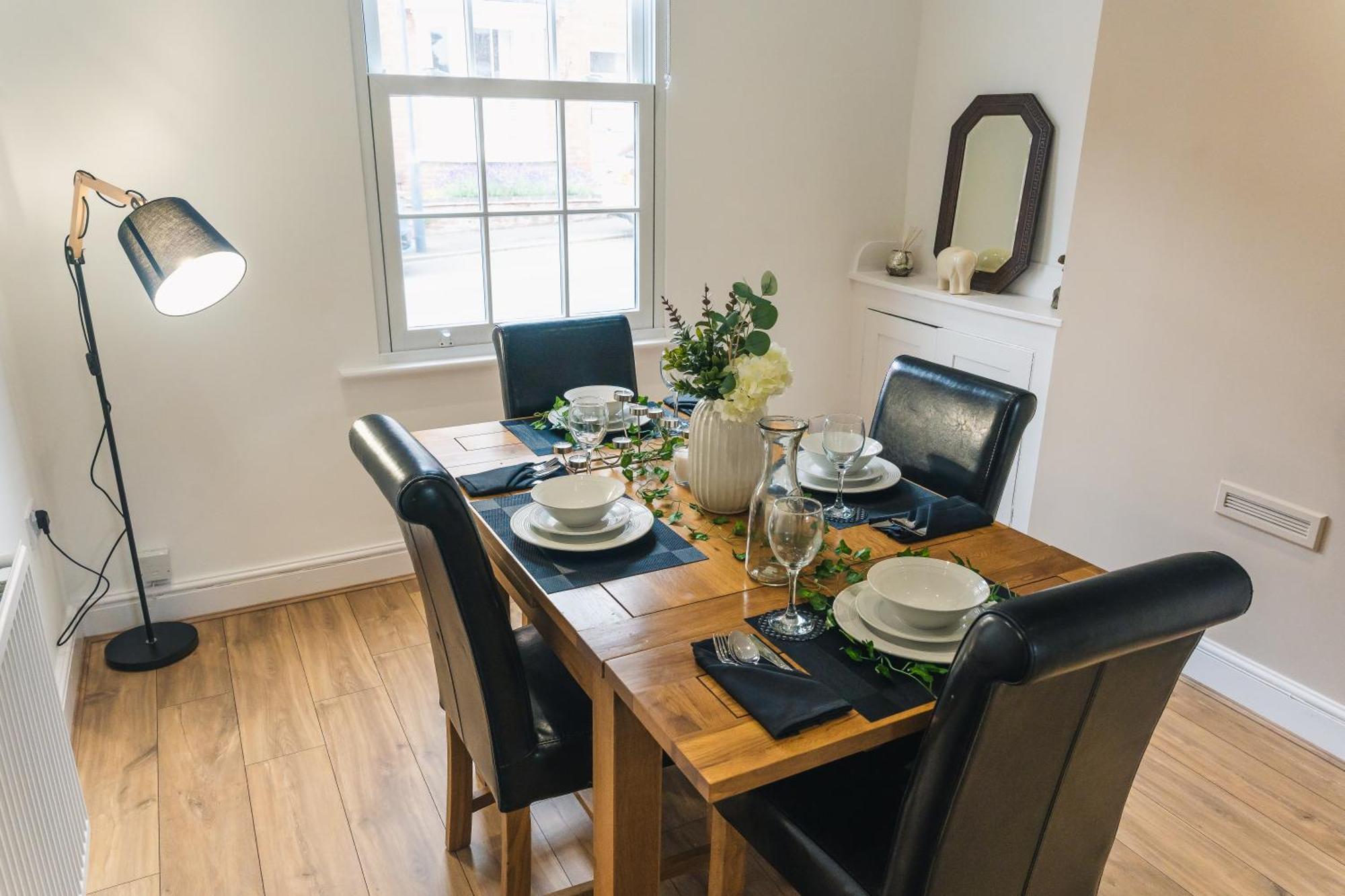 Charming 2-bedroom In Holiday home