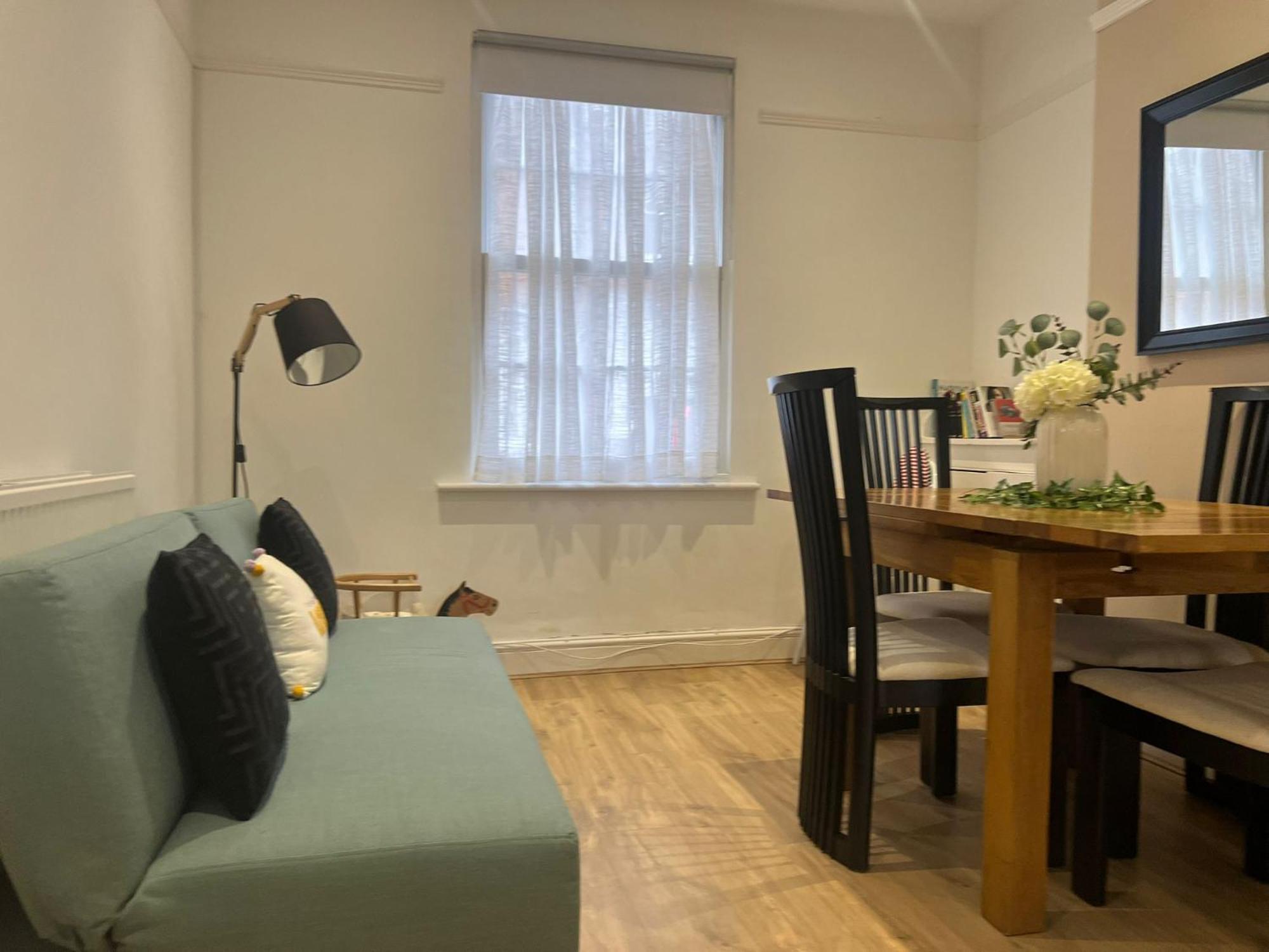 Charming 2-bedroom In Holiday home