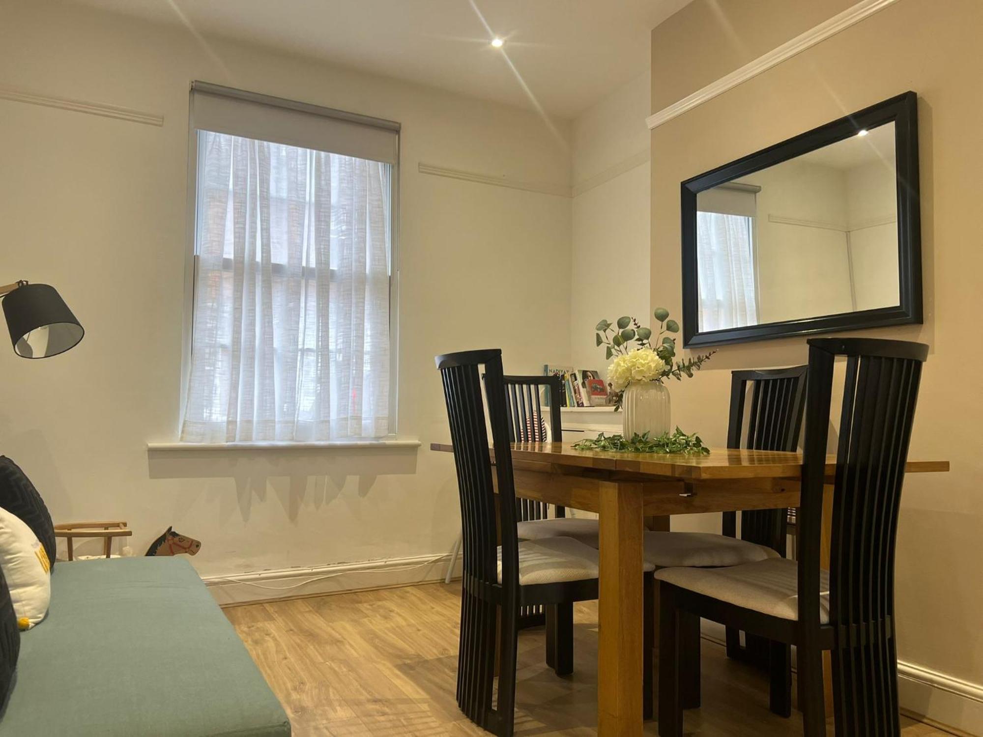 Holiday home Charming 2-bedroom In