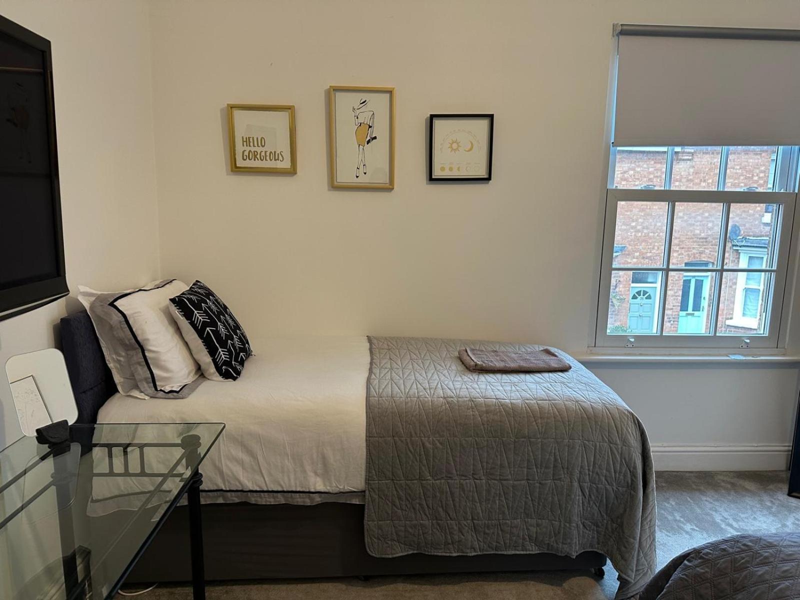Charming 2-bedroom In Holiday home Leamington Spa